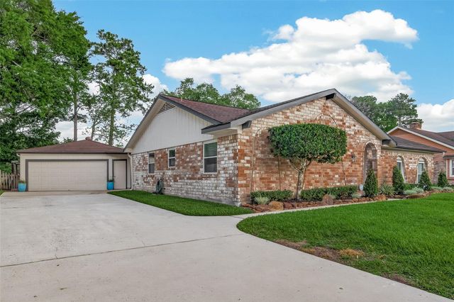 306 W Castle Harbour Drive, Friendswood, TX 77546