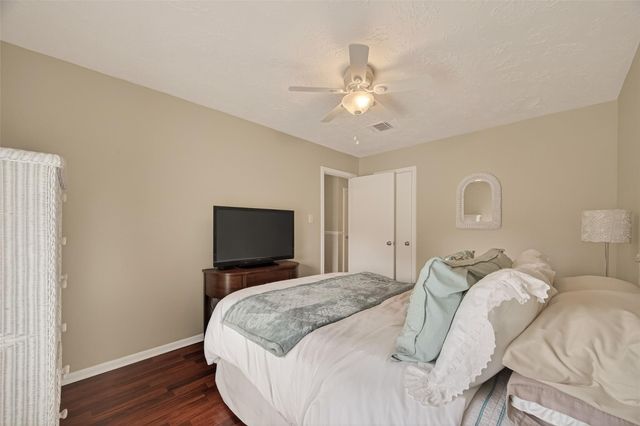 306 W Castle Harbour Drive, Friendswood, TX 77546