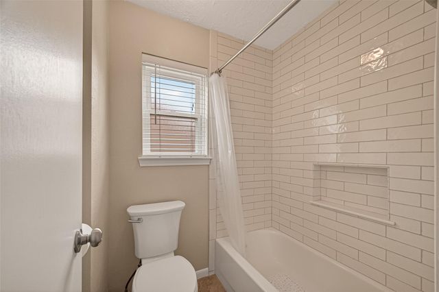 306 W Castle Harbour Drive, Friendswood, TX 77546