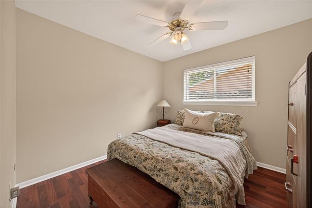 306 W Castle Harbour Drive, Friendswood, TX 77546