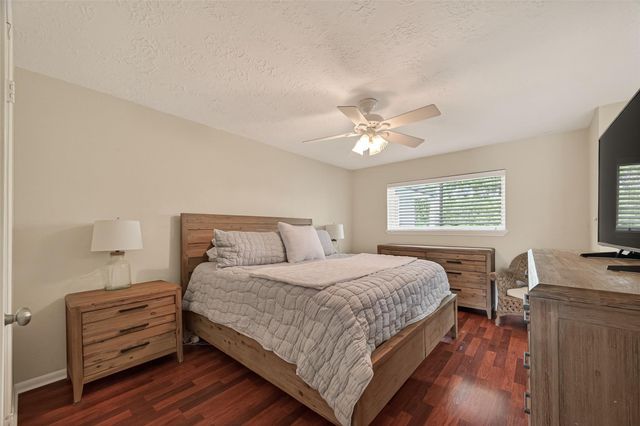 306 W Castle Harbour Drive, Friendswood, TX 77546