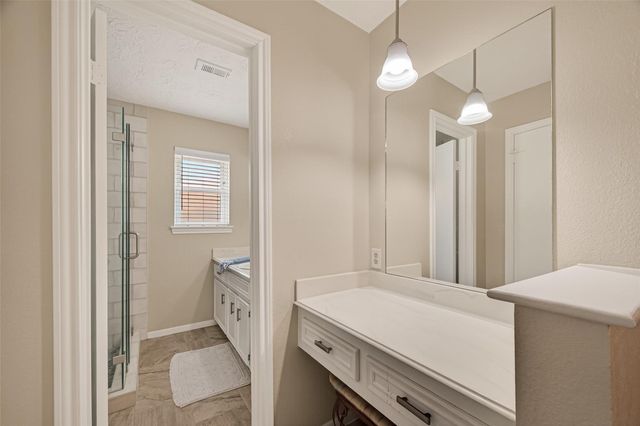 306 W Castle Harbour Drive, Friendswood, TX 77546