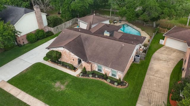 306 W Castle Harbour Drive, Friendswood, TX 77546