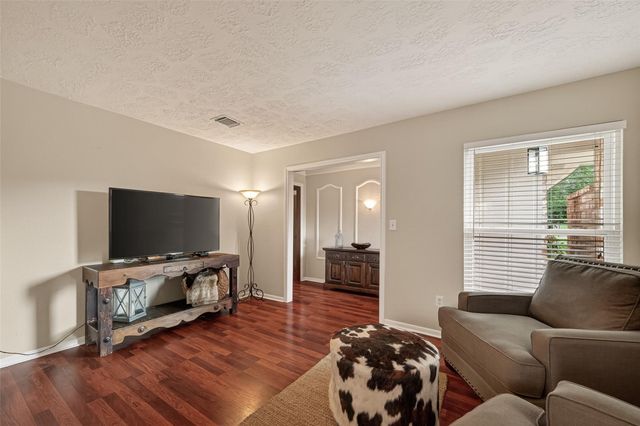 306 W Castle Harbour Drive, Friendswood, TX 77546