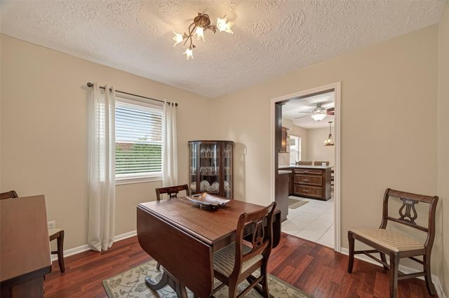 306 W Castle Harbour Drive, Friendswood, TX 77546