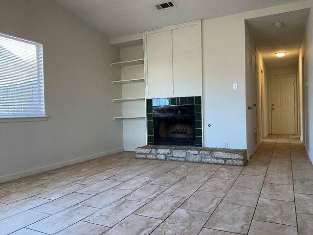 801 Country Aire DR A, Round Rock, TX 78664