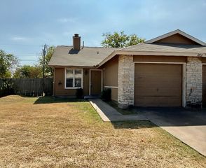 801 Country Aire DR A, Round Rock, TX 78664