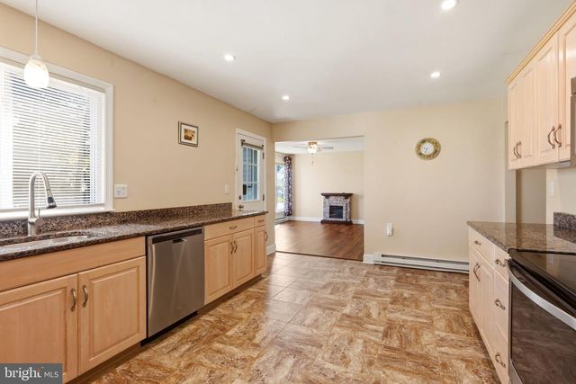 65 WESTMINSTER DR S, Southampton, NJ 08088
