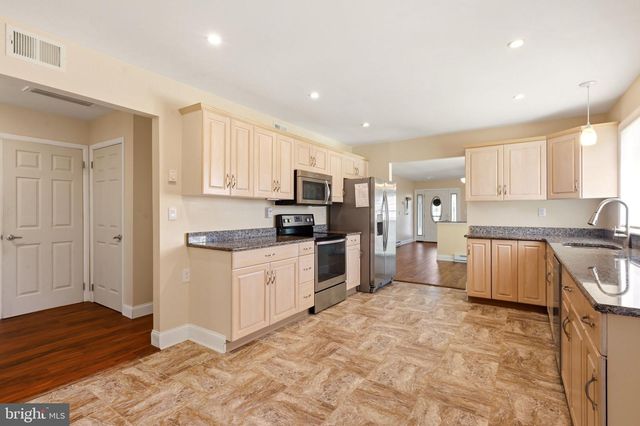65 WESTMINSTER DR S, Southampton, NJ 08088
