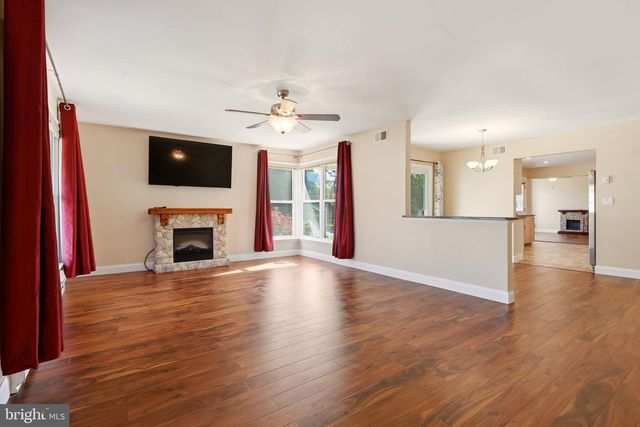 65 WESTMINSTER DR S, Southampton, NJ 08088