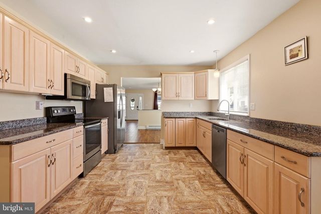 65 WESTMINSTER DR S, Southampton, NJ 08088