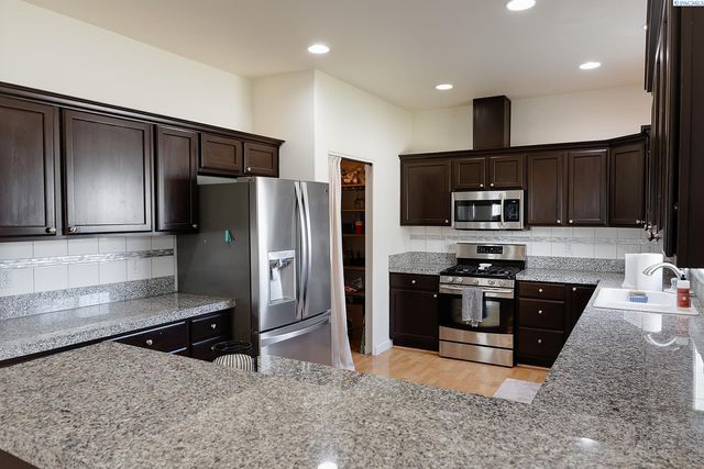 4811 Cordova, Pasco, WA 99301