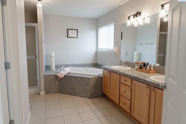 4811 Cordova, Pasco, WA 99301