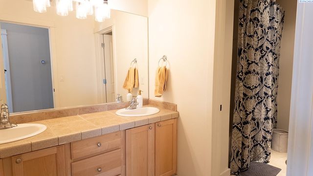 4811 Cordova, Pasco, WA 99301