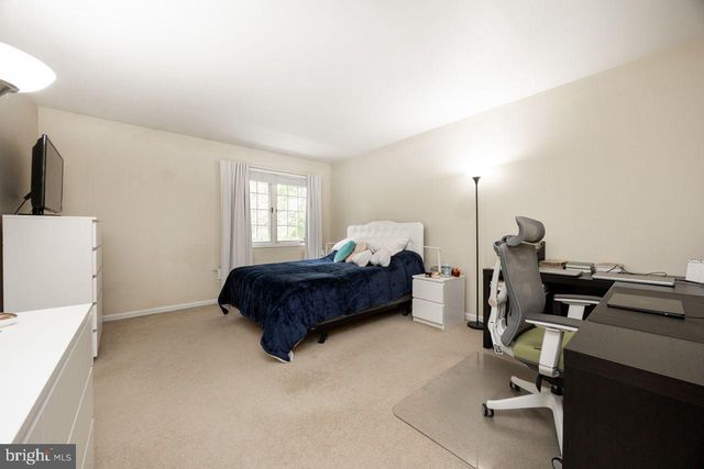 32 CABOT CT, Chesterbrook, PA 19087