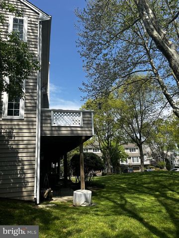 32 CABOT CT, Chesterbrook, PA 19087