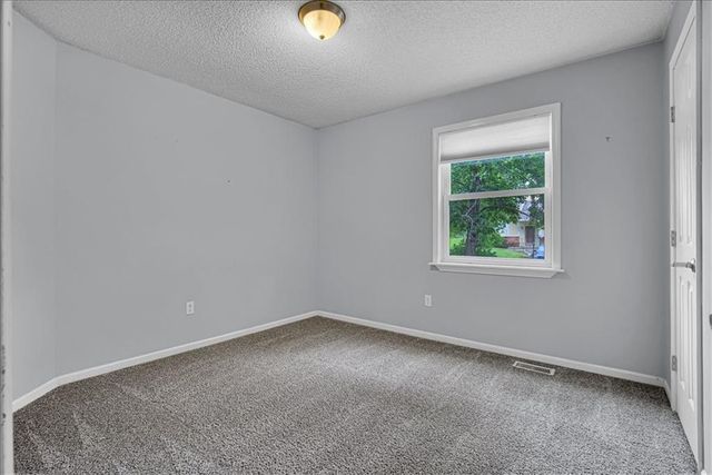 8209 NW 79th Terrace, Kansas City, MO 64152