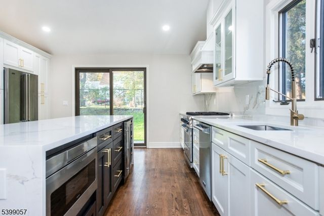 19 Park Dr, Livingston Twp., NJ 07039