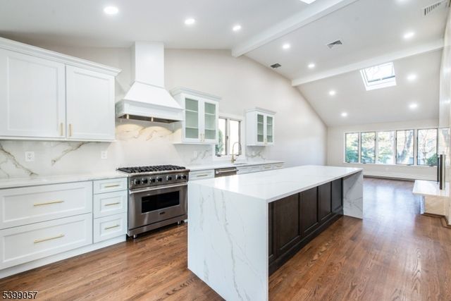 19 Park Dr, Livingston Twp., NJ 07039