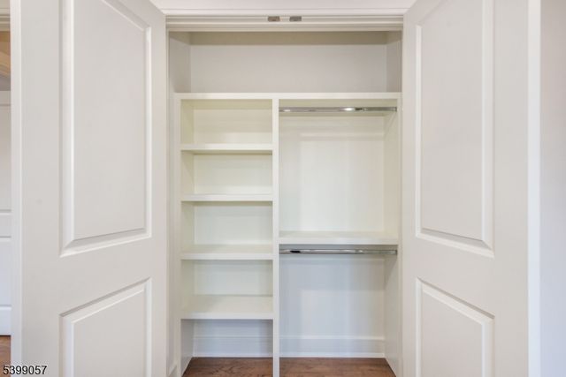 19 Park Dr, Livingston Twp., NJ 07039