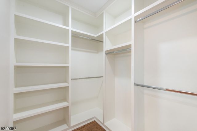 19 Park Dr, Livingston Twp., NJ 07039