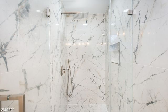 19 Park Dr, Livingston Twp., NJ 07039