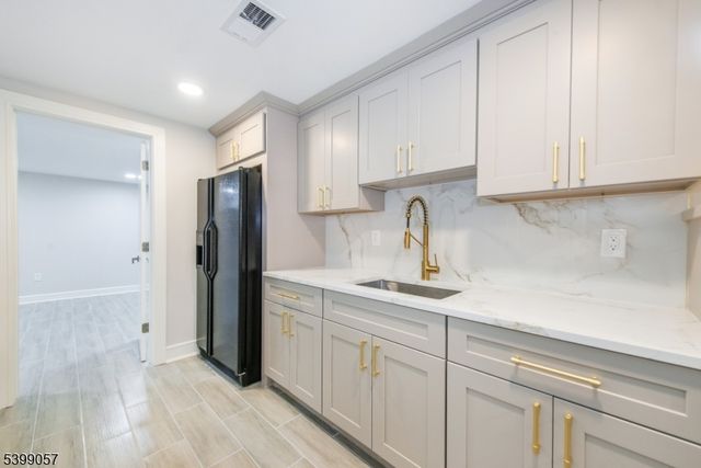 19 Park Dr, Livingston Twp., NJ 07039