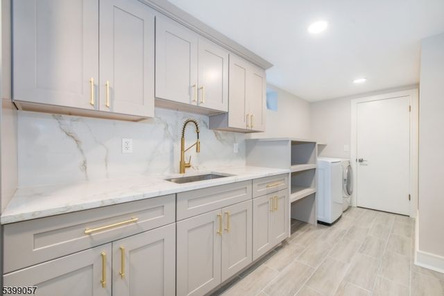 19 Park Dr, Livingston Twp., NJ 07039