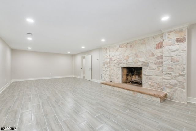 19 Park Dr, Livingston Twp., NJ 07039