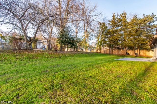 19 Park Dr, Livingston Twp., NJ 07039