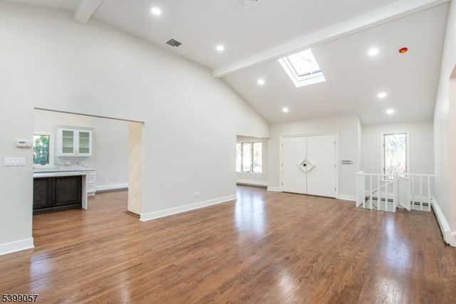 19 Park Dr, Livingston Twp., NJ 07039