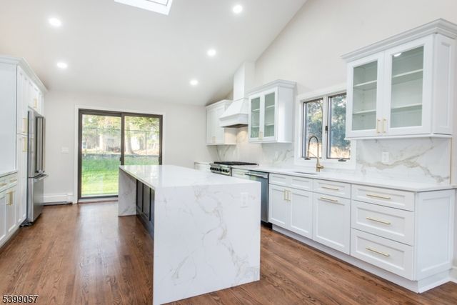 19 Park Dr, Livingston Twp., NJ 07039