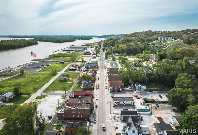 1435 W Main Street, Grafton, IL 62037