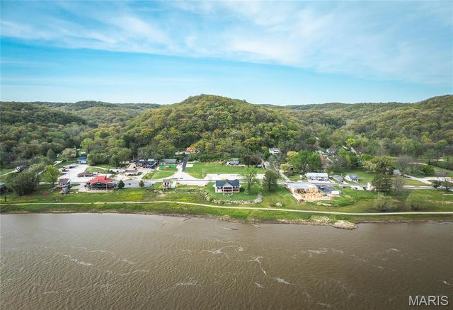 1435 W Main Street, Grafton, IL 62037