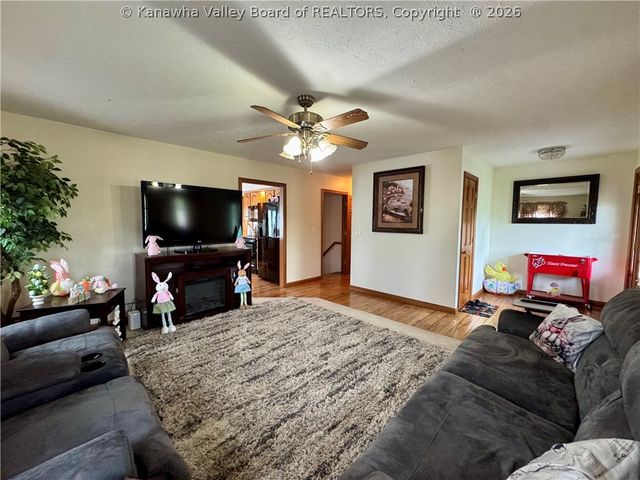 18 Antioch Road, Red House, WV 25168