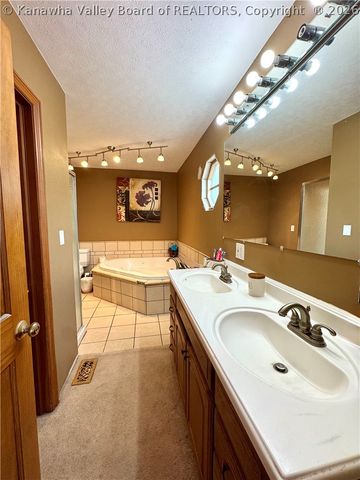 18 Antioch Road, Red House, WV 25168