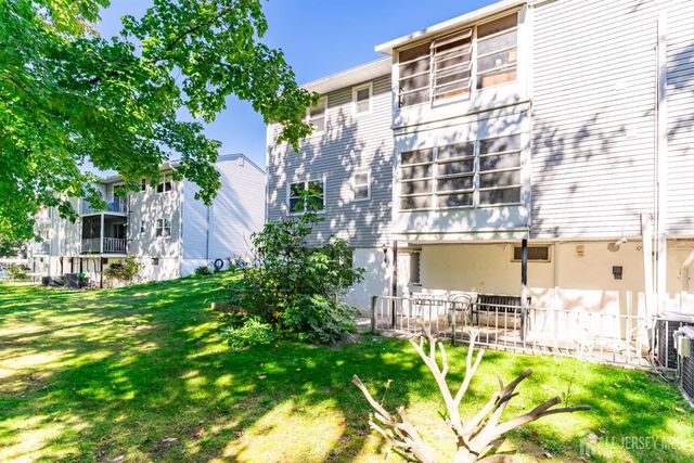 11 Indiana Court B, Old Bridge, NJ 07747
