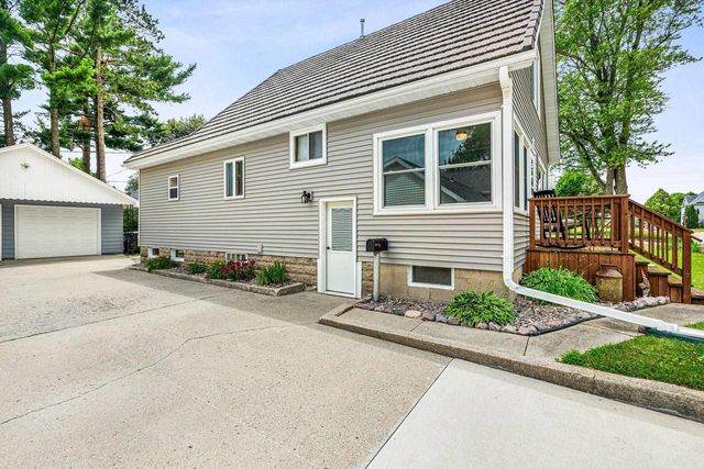116 E LAW STREET, New London, WI 54961