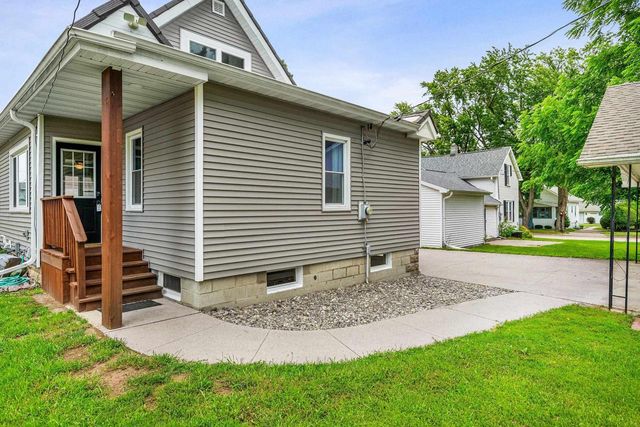 116 E LAW STREET, New London, WI 54961