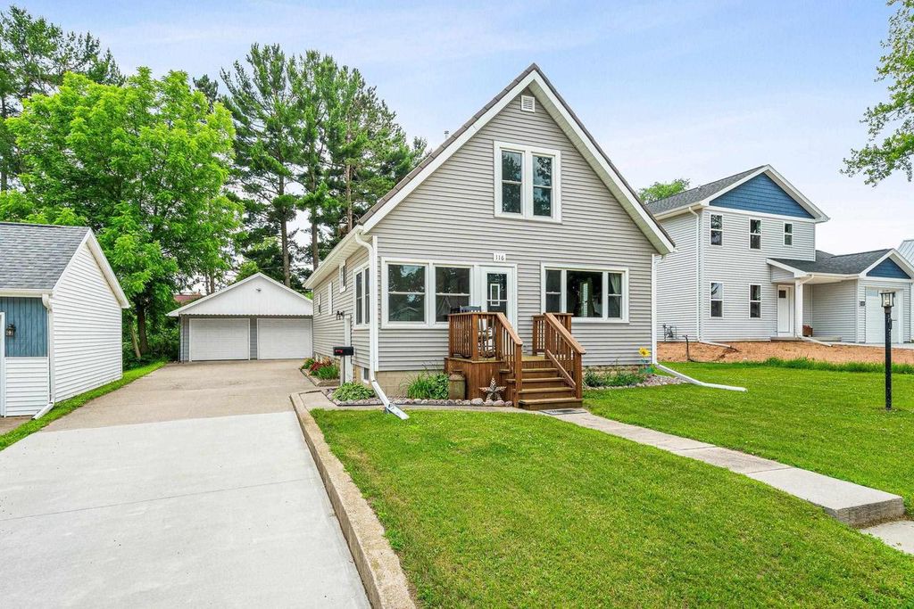 116 E LAW STREET, New London, WI 54961