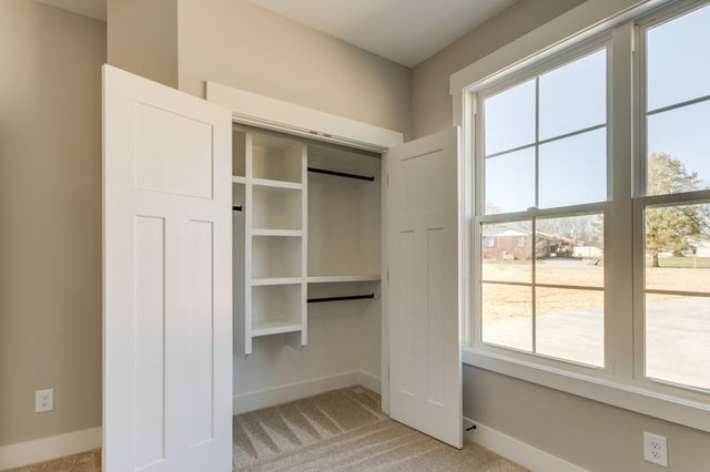 211 Lagoon Dr, Mcminnville, TN 37110