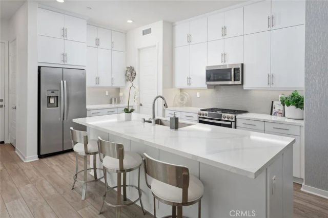 27467 Mercantile Court, Valencia, CA 91381