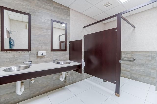 12550 Biscayne Blvd 902, North Miami, FL 33181