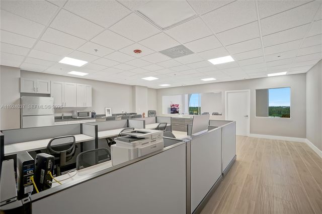 12550 Biscayne Blvd 902, North Miami, FL 33181