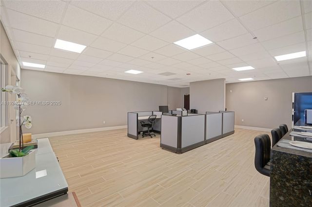 12550 Biscayne Blvd 902, North Miami, FL 33181