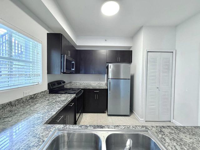 3417 W 80th St 108, Hialeah, FL 33018