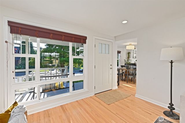 4024 55th Avenue SW, Seattle, WA 98116