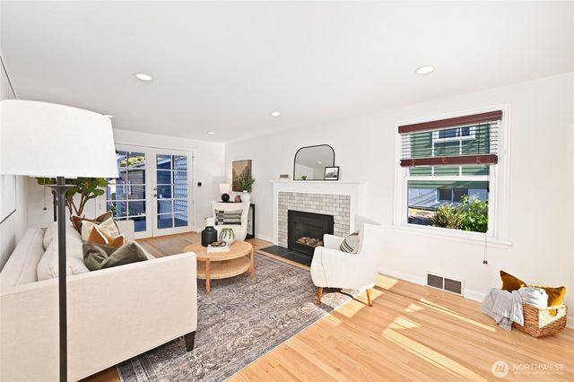 4024 55th Avenue SW, Seattle, WA 98116
