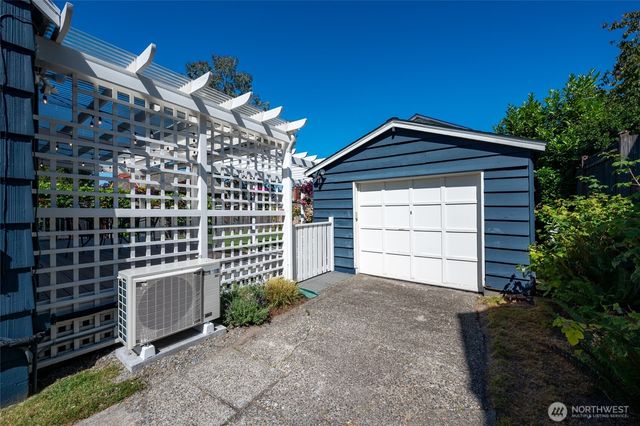 4024 55th Avenue SW, Seattle, WA 98116