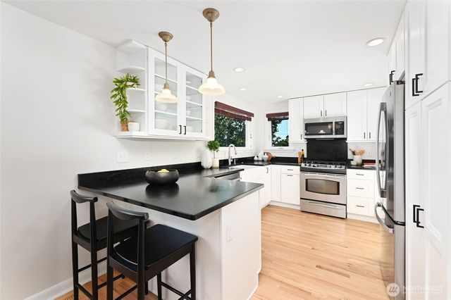 4024 55th Avenue SW, Seattle, WA 98116